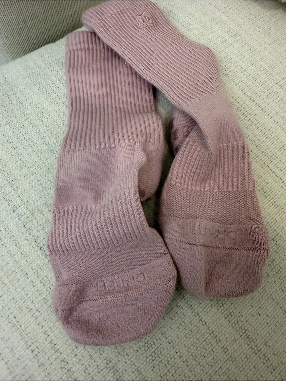 SKIMS NIKE Dri-Fit Pilates Grip Crew Socks Pink Himalayan Small